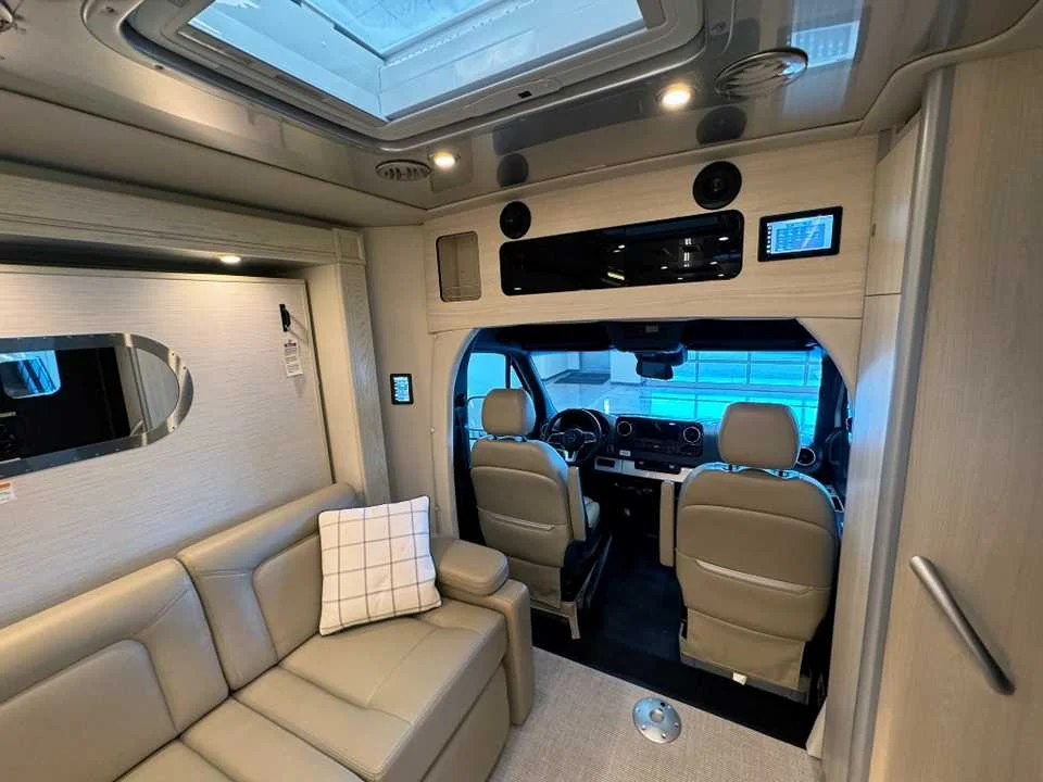 New 2025 Hightech Silver Premium Metallic AIRSTREAM  image 28
