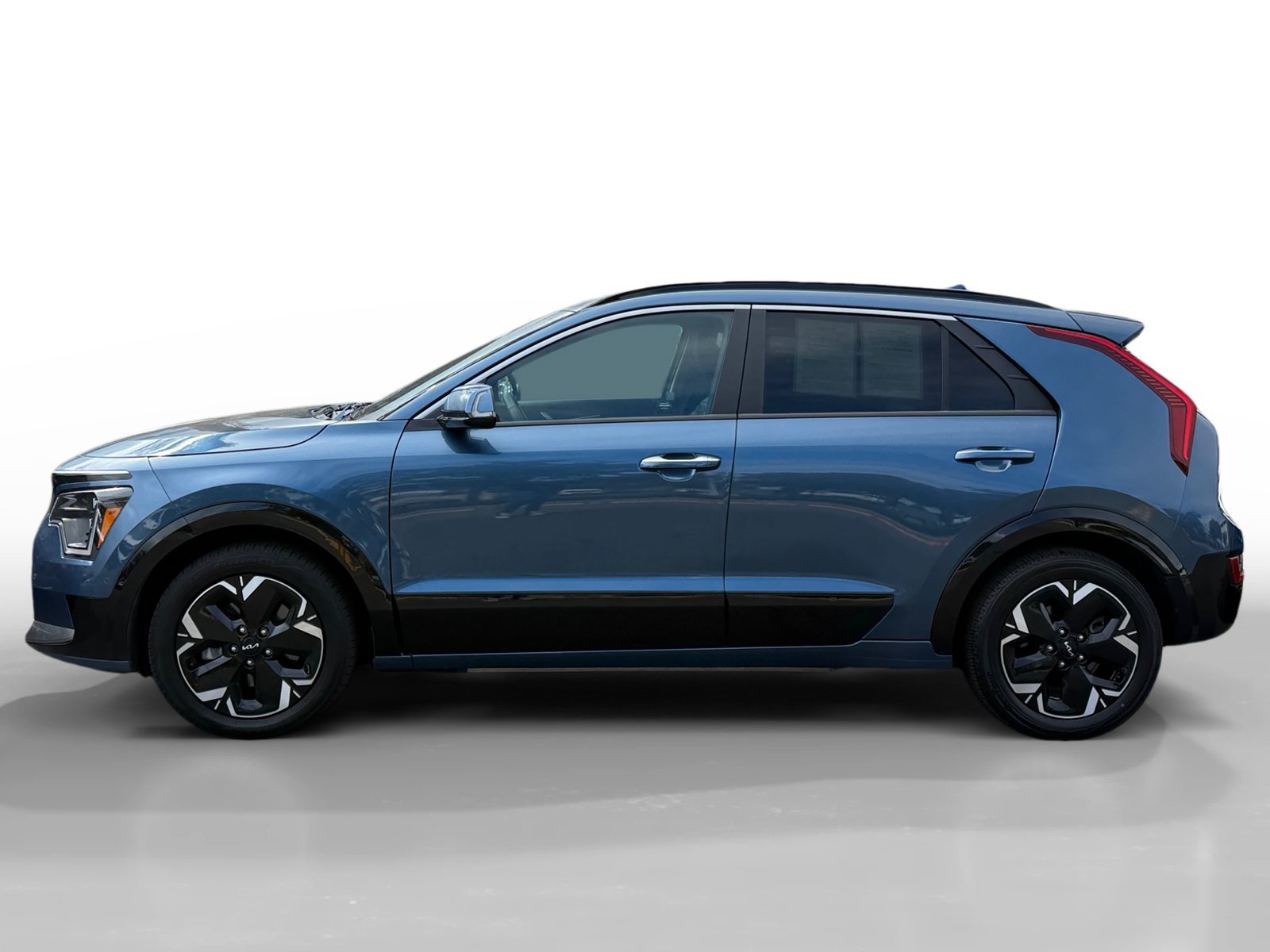 Certified Used 2023 Mineral Blue Kia Wave image 2