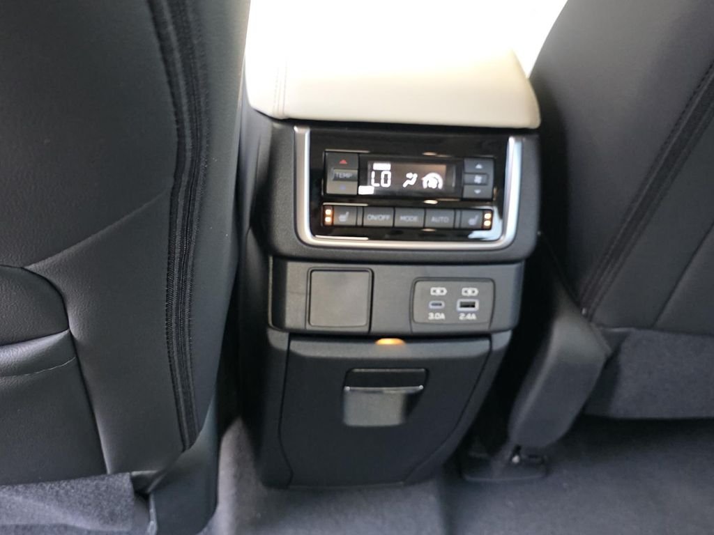 New 2026 CRYSTAL BLACK SILICA Subaru Limited 7-Passenger image 12