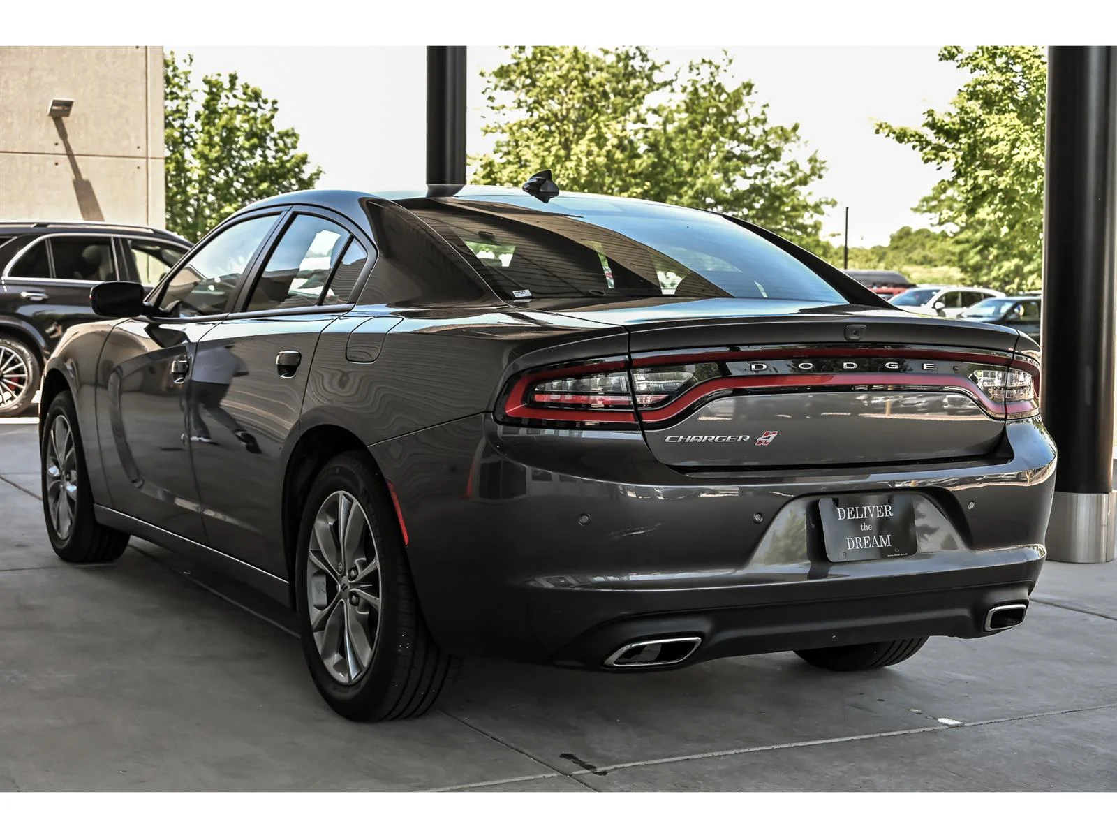 Used 2022 Gray Dodge SXT image 5