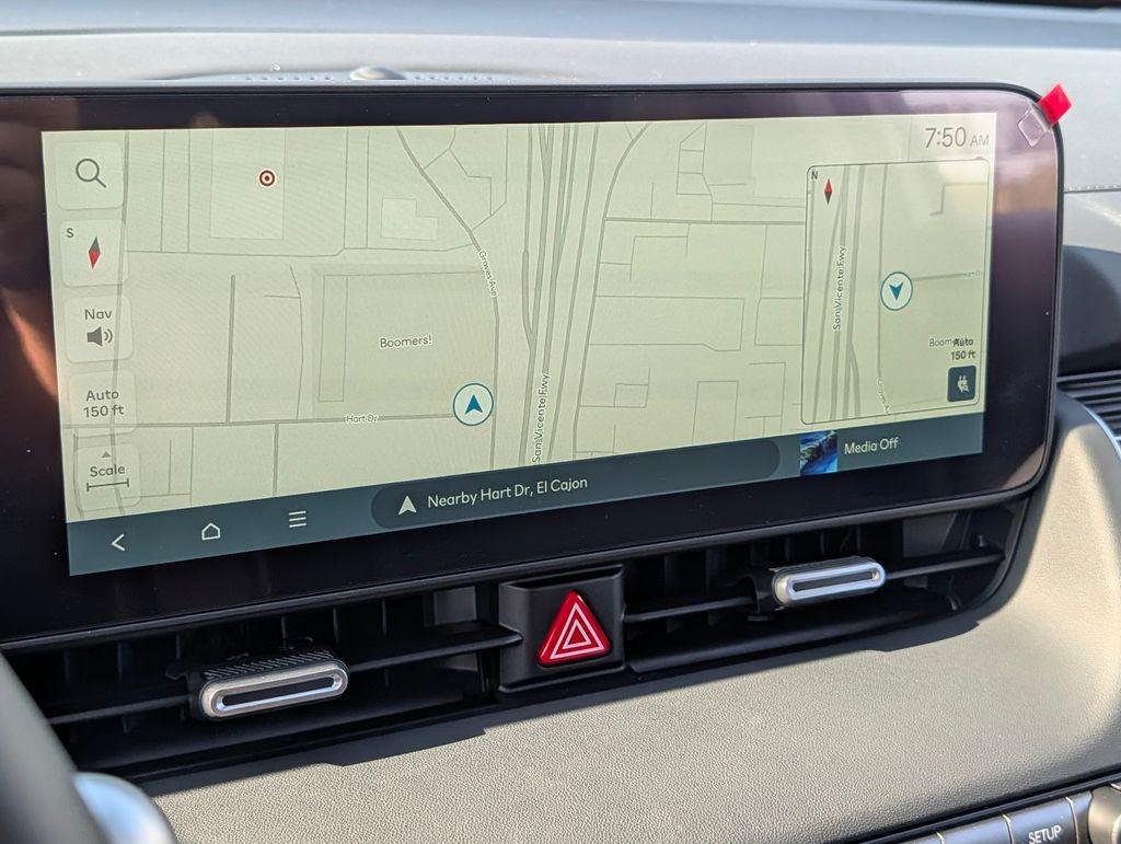 New 2026 White Hyundai SE image 21
