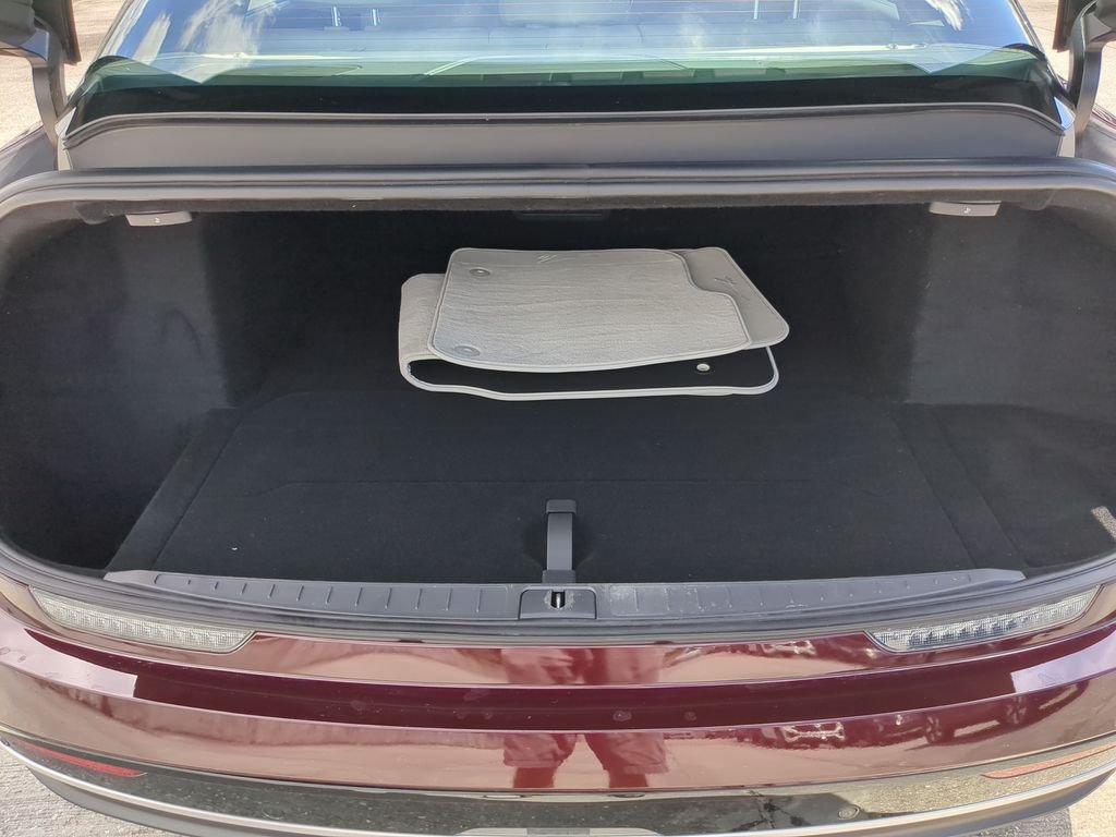 Used 2025 Red Lucid Touring image 9