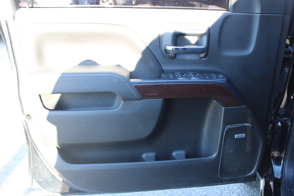 Used 2017 Black GMC SLT image 30