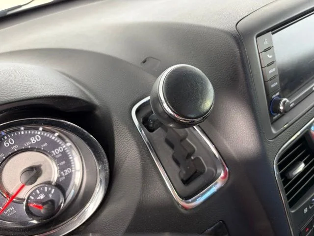 Used 2013 White Chrysler Touring image 23