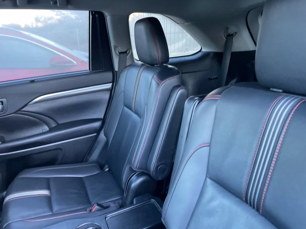 Used 2019  Toyota  image 10