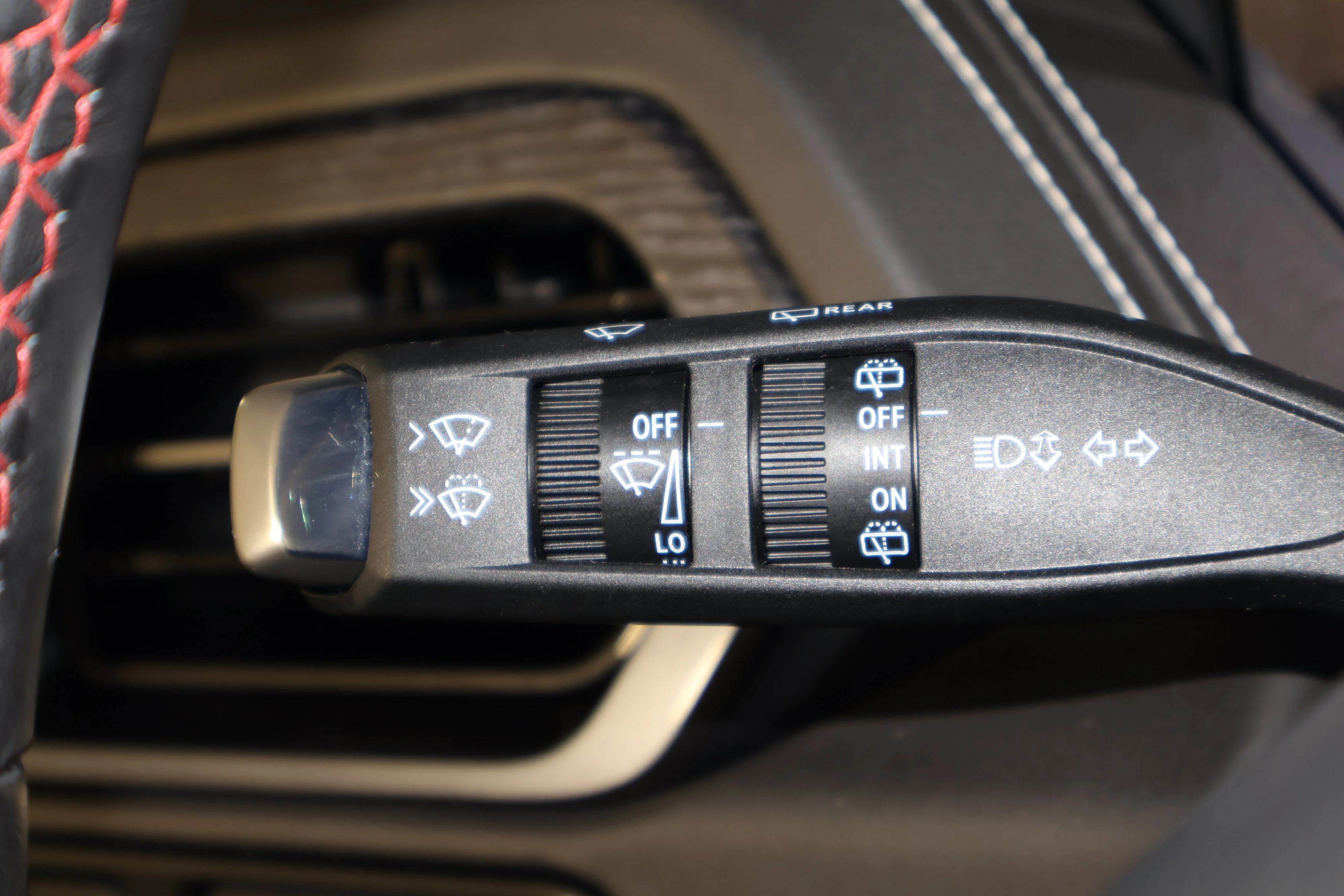 2025 GMC Yukon AT4 Ultimate - Photo 23