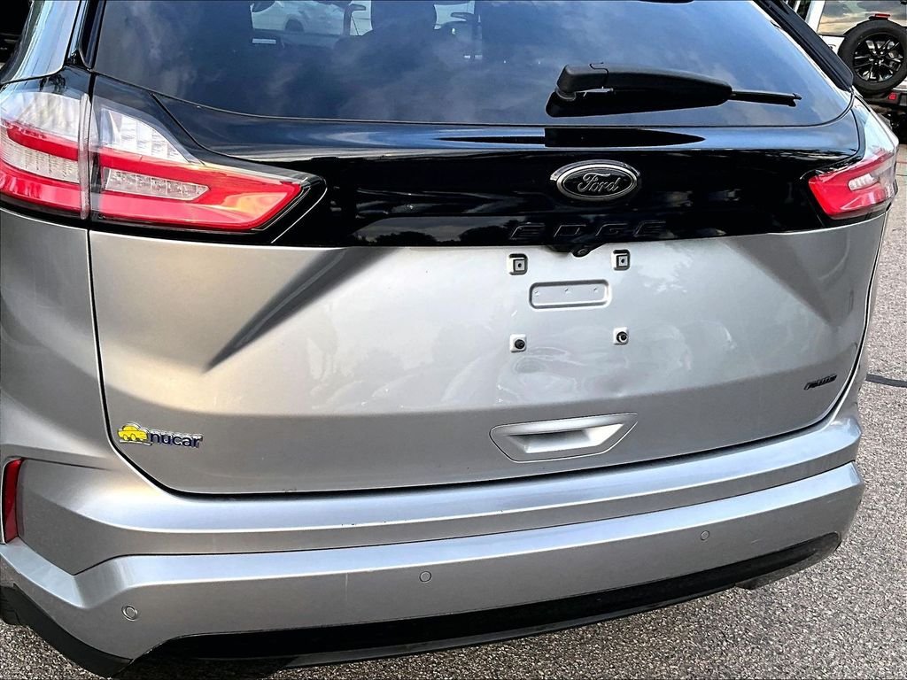 Used 2022 Silver Ford SE image 26
