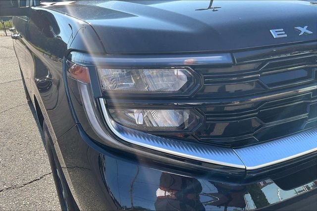 Used 2025 Agate Black Metallic Ford Platinum image 30