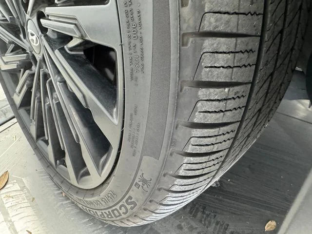Used 2025 Shimmering Silver Pearl Hyundai Calligraphy image 12