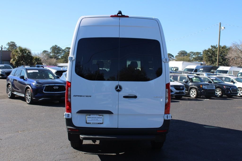 New 2026 Arctic+White Mercedes-Benz Crew 144 WB image 7