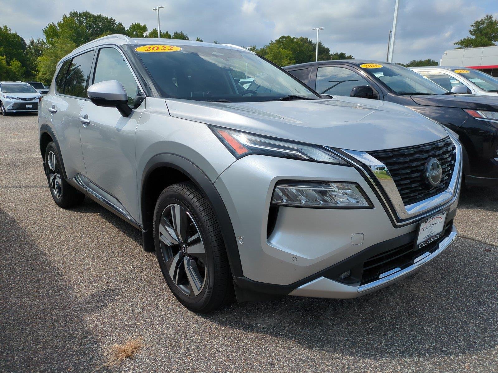 Used 2022 Brilliant Silver Metallic Nissan Platinum image 1