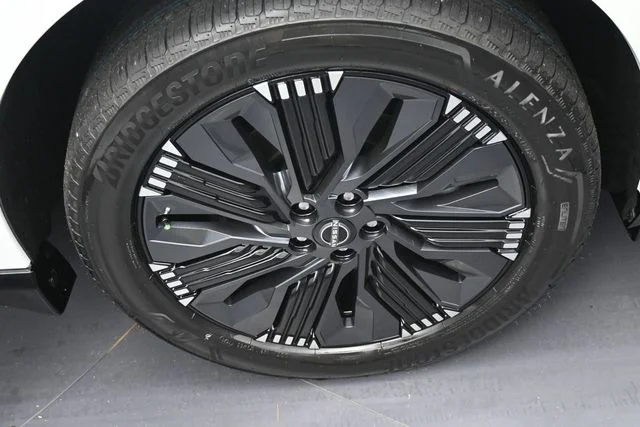 New 2026 Everest White Pearl TriCoat Nissan Platinum image 32