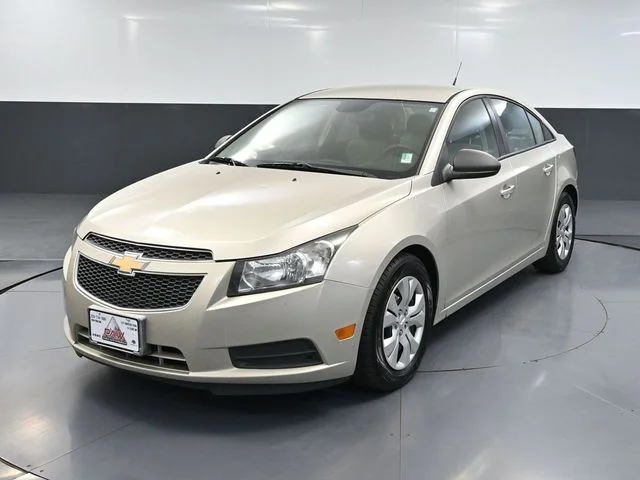 2013 Chevrolet Cruze LS - Photo 10