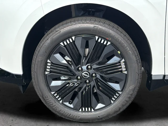 New 2026 Everest White Pearl TriCoat / Super Black Two-tone Nissan Platinum image 29