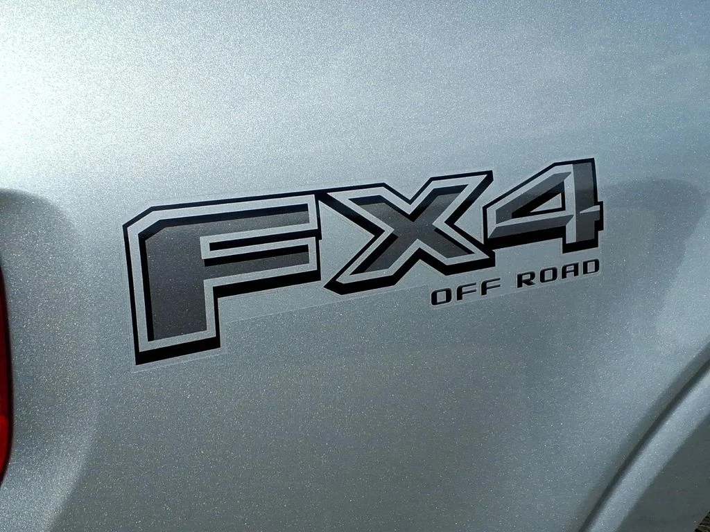 New 2026 Iconic Silver Metallic Ford XLT image 9