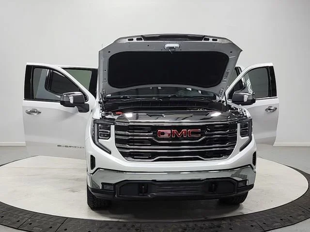 Used 2023 White Frost Tricoat GMC SLT image 10