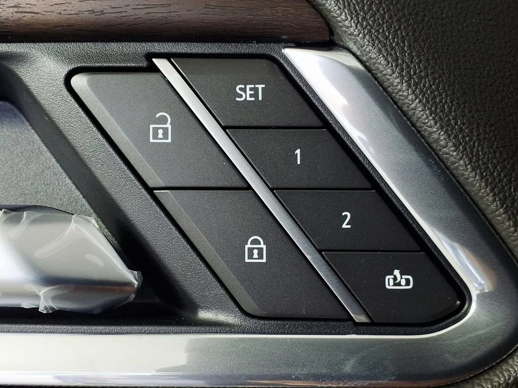 New 2026 Onyx Black GMC SLT image 17