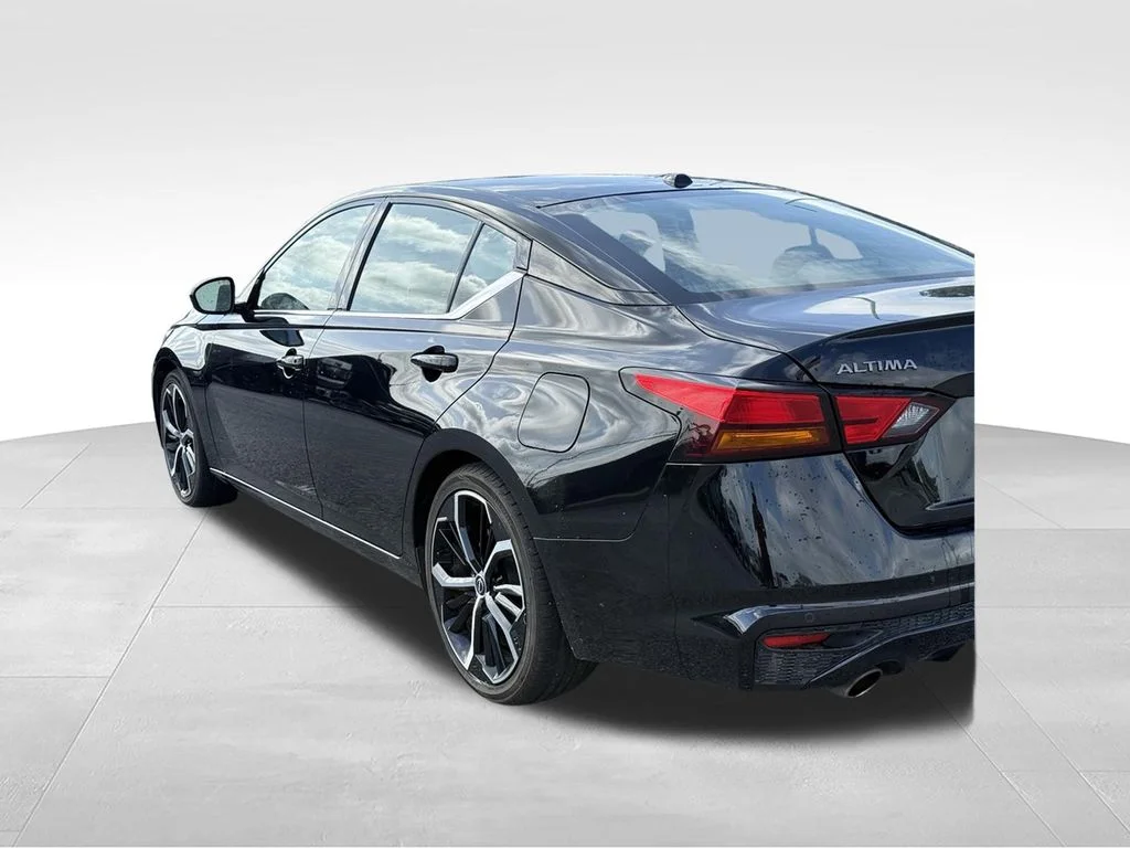 Used 2024 Black Nissan 2.5 SR image 3