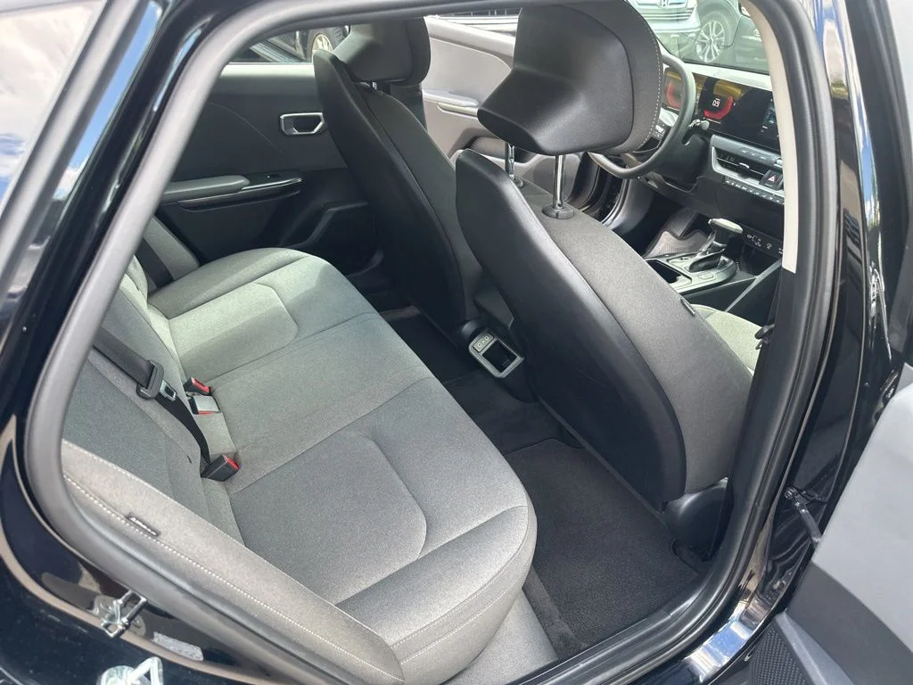 Used 2025 Black Kia LXS image 27