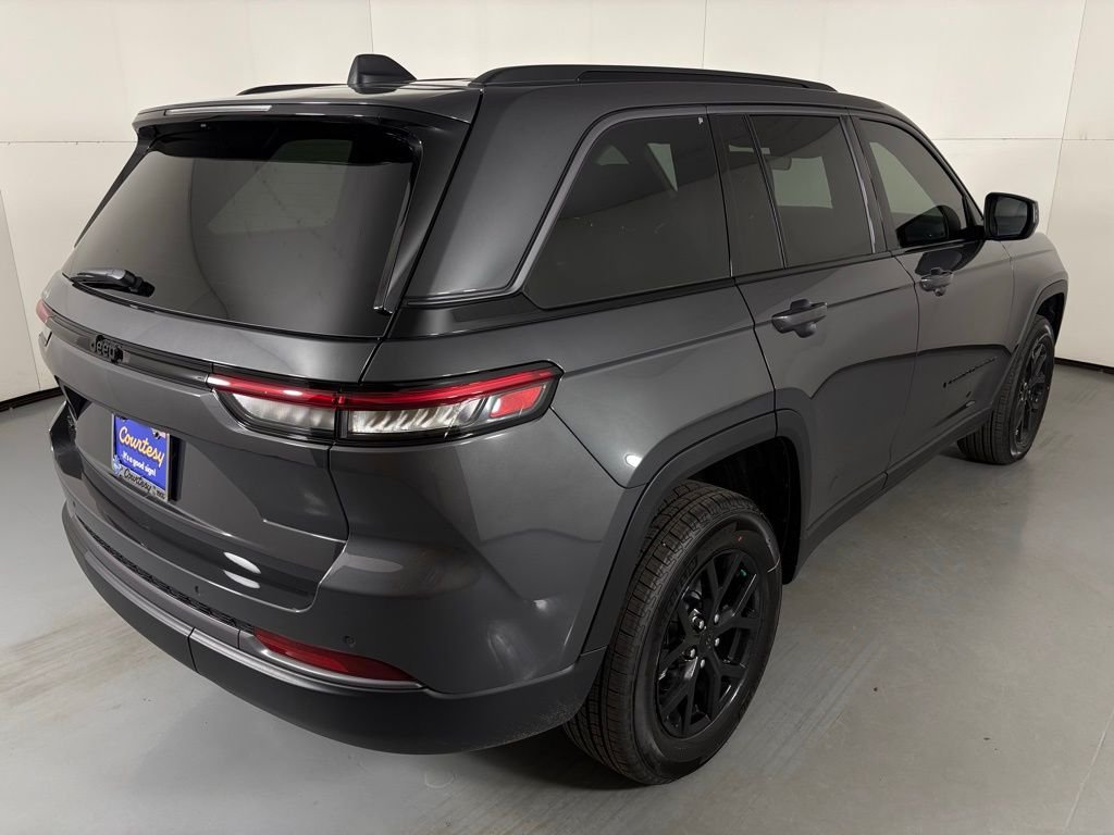 New 2026 Baltic Gray Metallic Clear-Coat Exterior Paint Jeep Altitude image 8