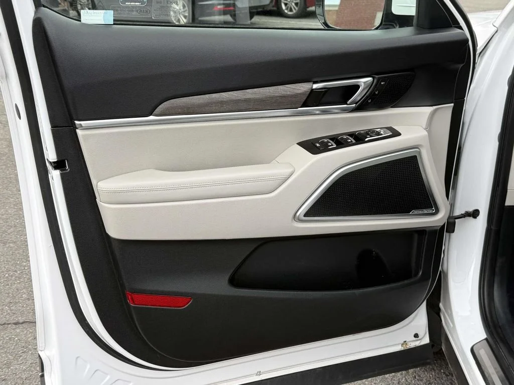Used 2021 White Kia SX image 28