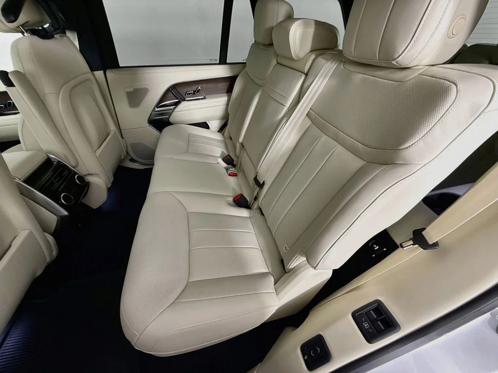 New 2026 Fuji White Land Rover SE image 25