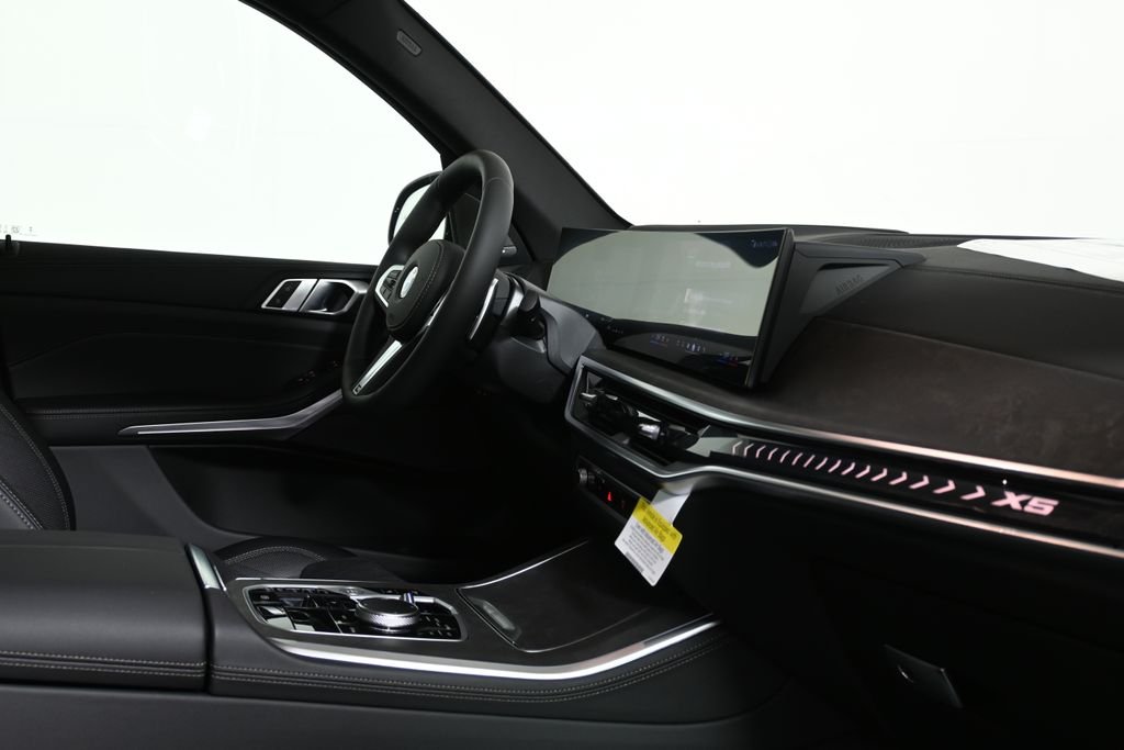 New 2026 Carbon Black Metallic BMW xDrive40i image 33