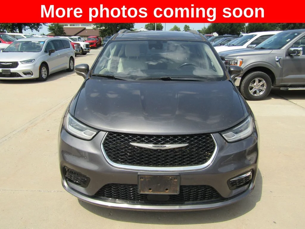 Used 2021 Gray Chrysler Touring L image 8