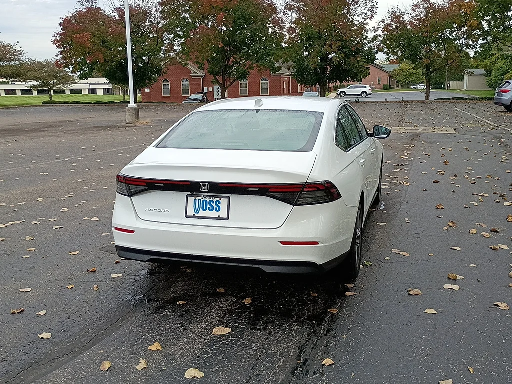 Certified Used 2023 WHITE Honda EX image 3