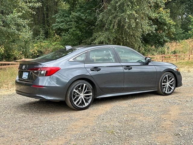 Used 2024 Silver Honda Touring image 9