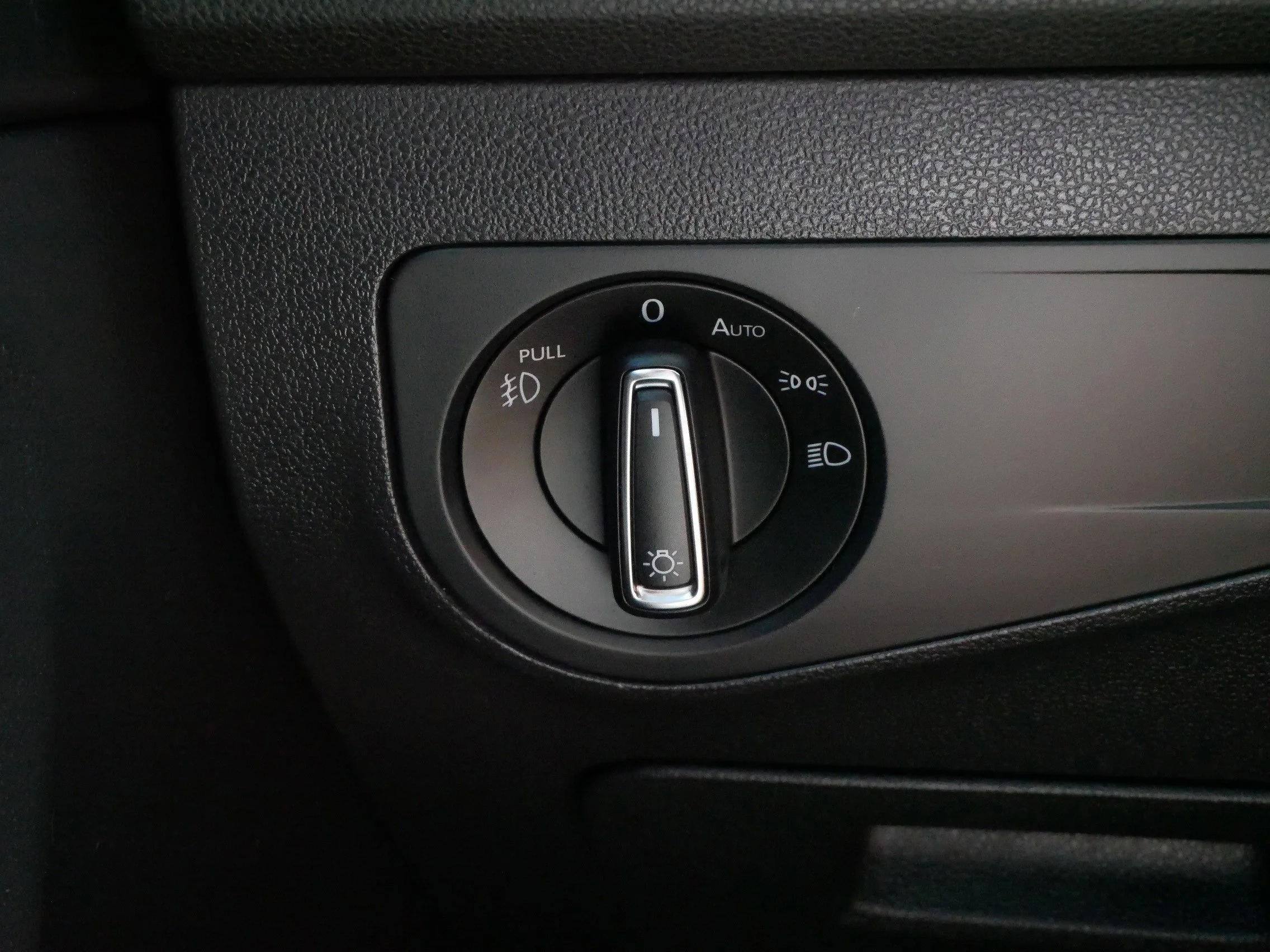 Used 2019 Platinum Gray Metallic Volkswagen SEL Premium image 27