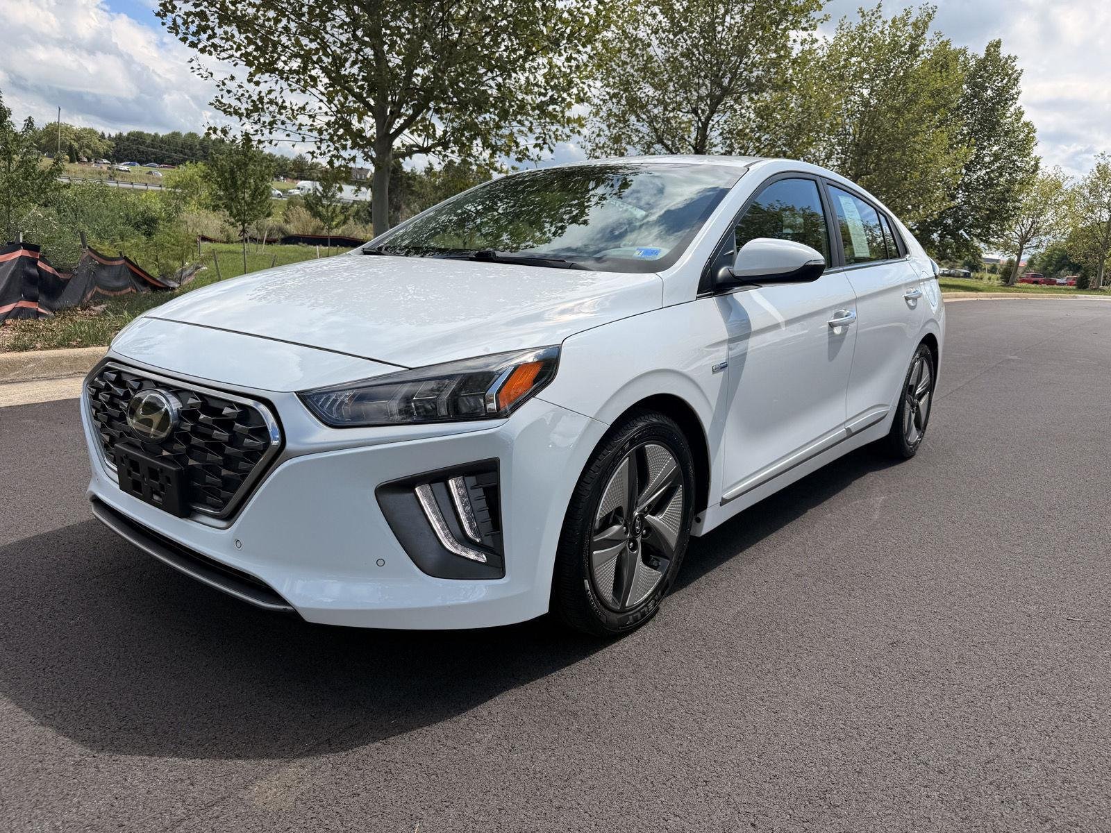 Used 2020 Ceramic White Hyundai Limited image 2