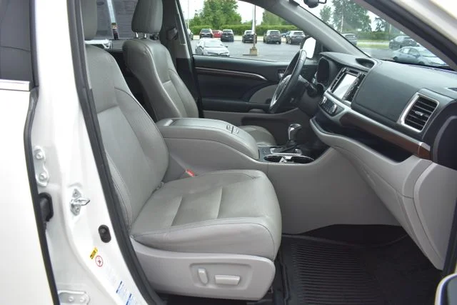 Used 2015 White Toyota Limited image 23