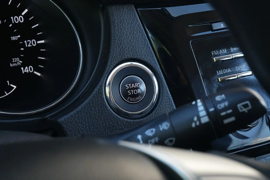 Used 2014 Black Nissan SV image 22