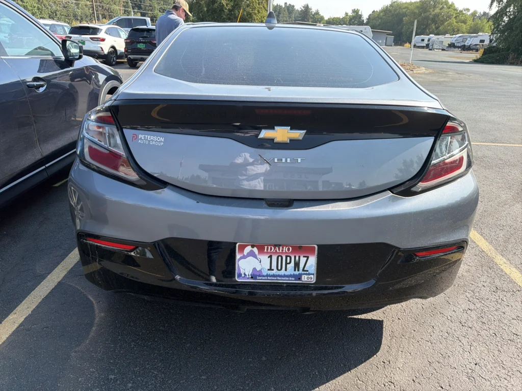 Used 2018 Satin Steel Metallic Chevrolet LT image 3