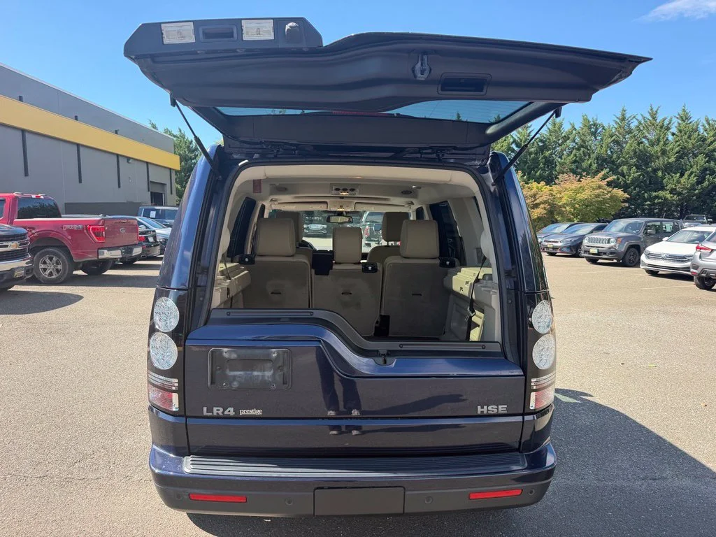 Used 2016 Blue Land Rover HSE image 9