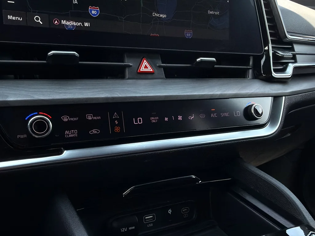 Used 2023 Vesta Blue Kia X-Line Prestige image 19