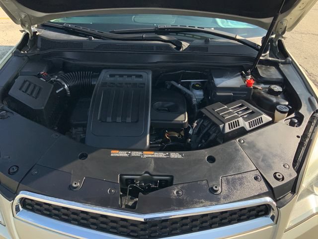 Used 2015 CHAMPAGNE SILVER METALLIC Chevrolet LT image 12