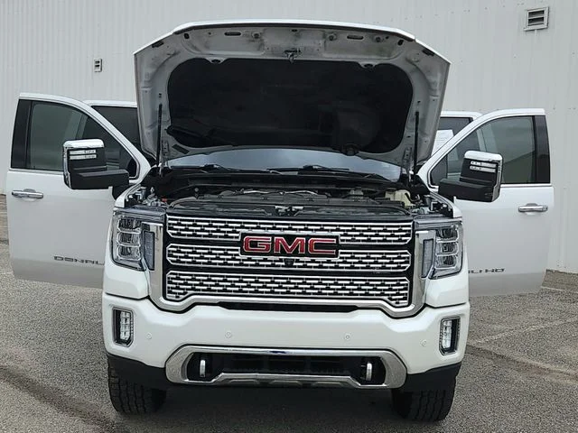 Used 2022 White GMC Denali image 10
