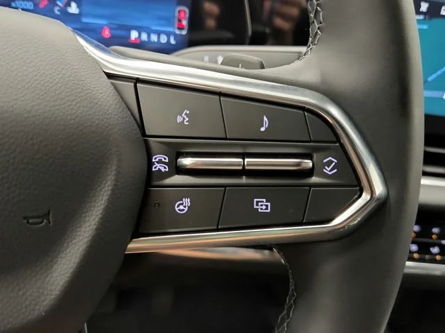 New 2027 White Chevrolet LT image 37