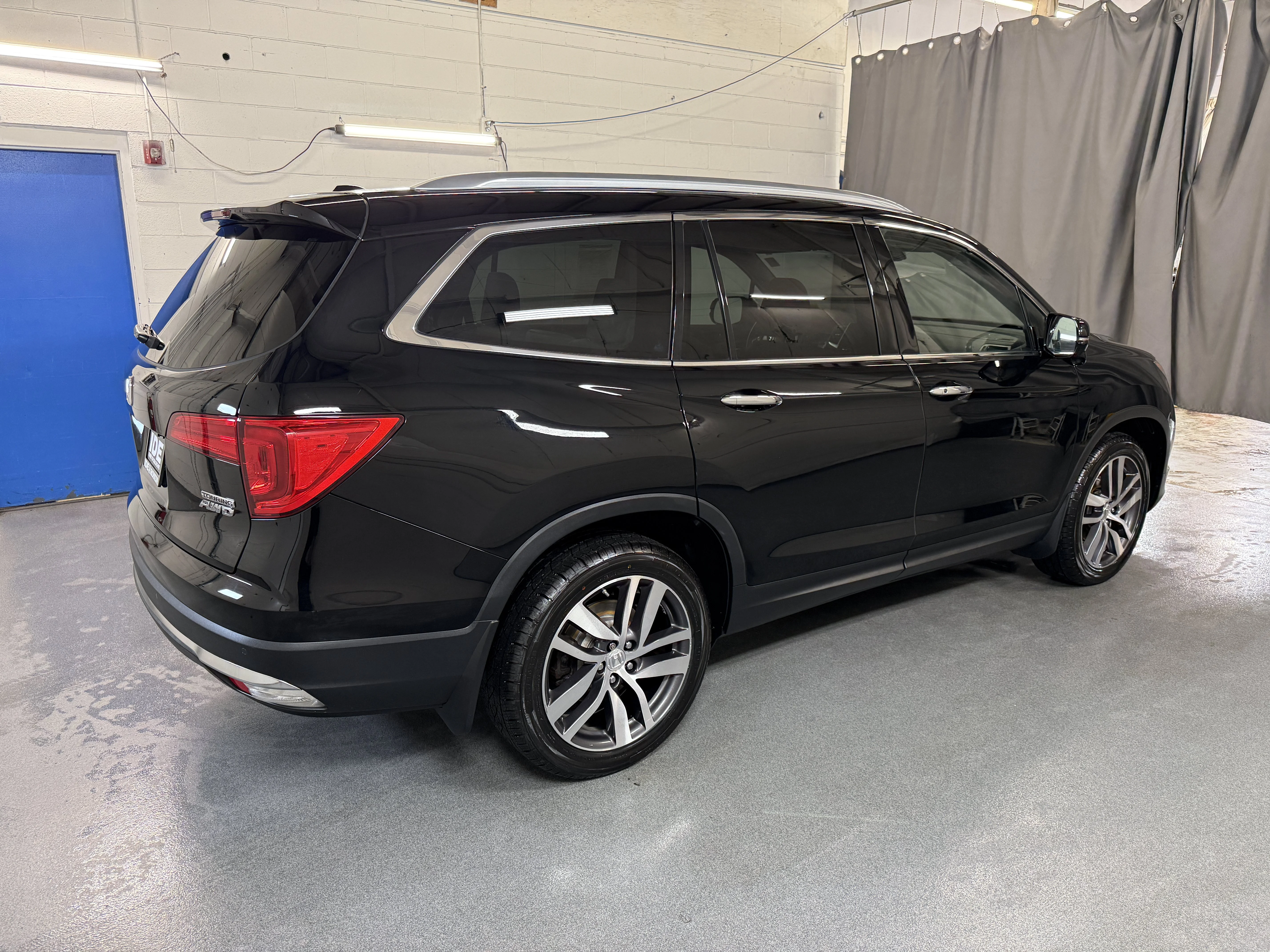 Certified Used 2018 Crystal Black Pearl Honda Touring image 9