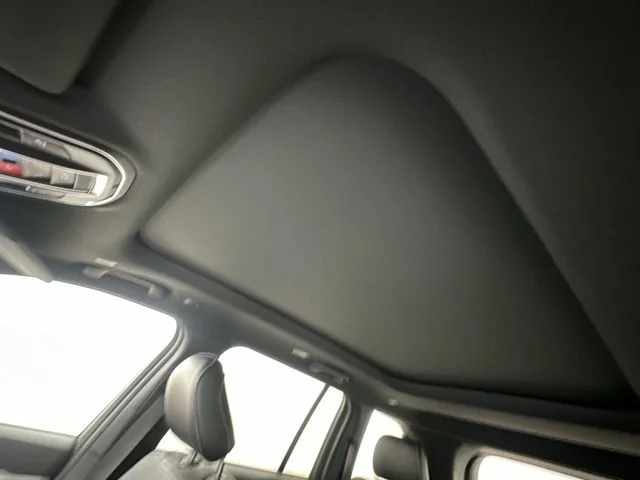 New 2026 Bright White Clear-Coat Exterior Paint Jeep Limited Reserve image 18