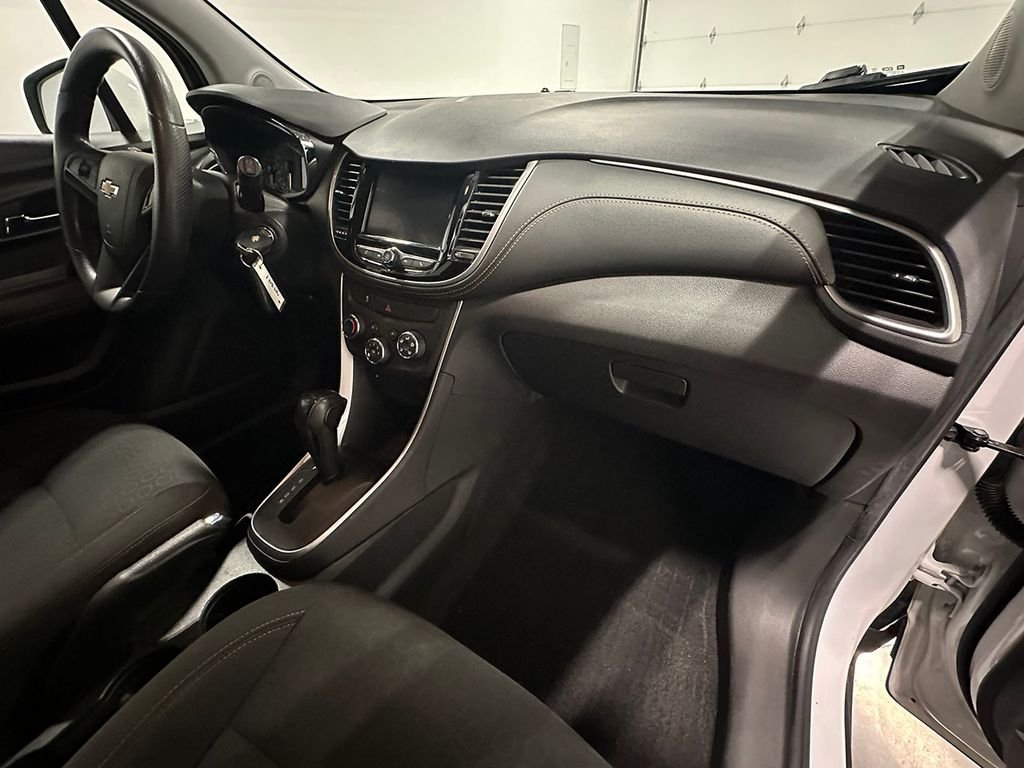 Used 2020 White Chevrolet LS image 25