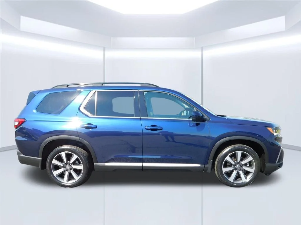 Certified Used 2024  Honda Touring image 2