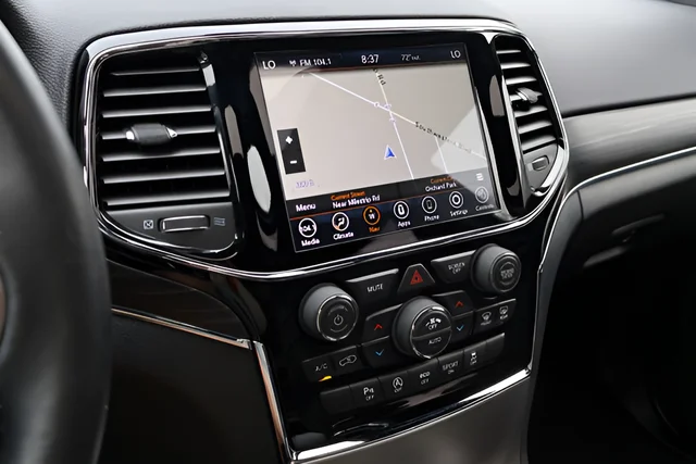 Used 2020 Silver Jeep Limited image 21