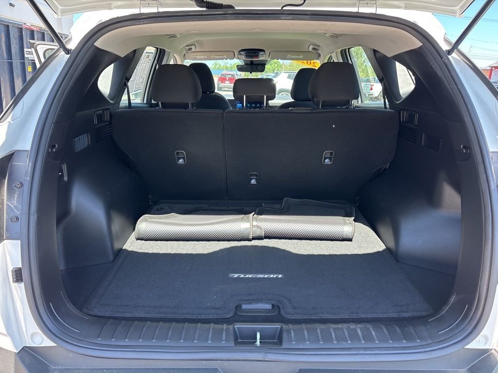 Certified Used 2025 White Hyundai SE image 14