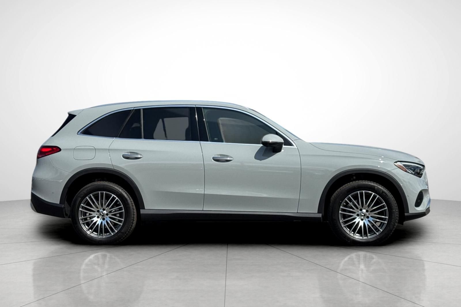 New 2026 MANUFAKTUR Alpine Grey Mercedes-Benz GLC 300 image 33