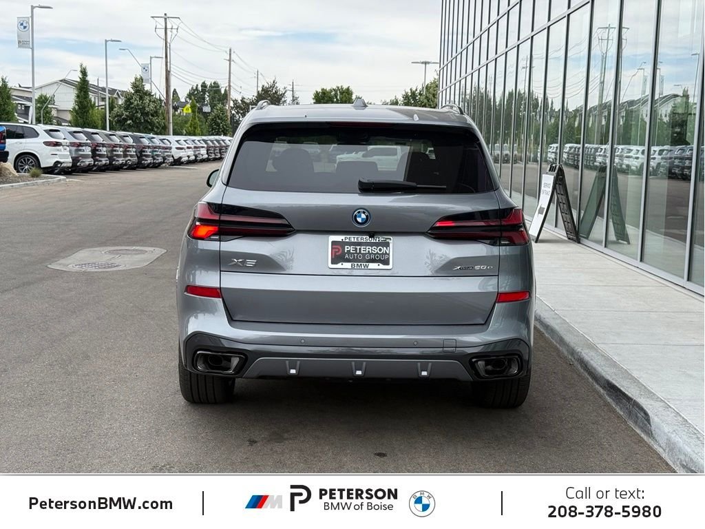 New 2026 Skyscraper Grey Metallic BMW xDrive50e image 4