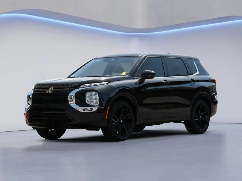 Used 2024 Black Diamond Mitsubishi SE Black Edition w/Pano Roof image 1