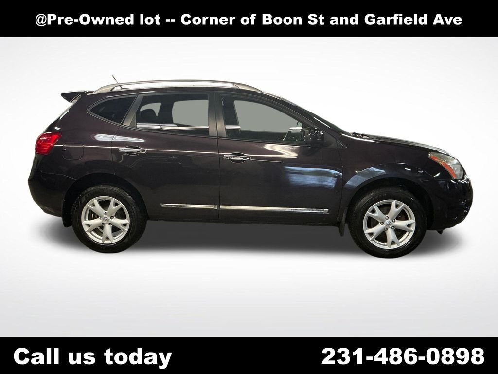 Used 2011 Black Nissan SV image 6